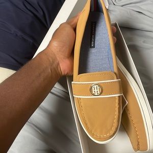 Size 10 women boat shoes